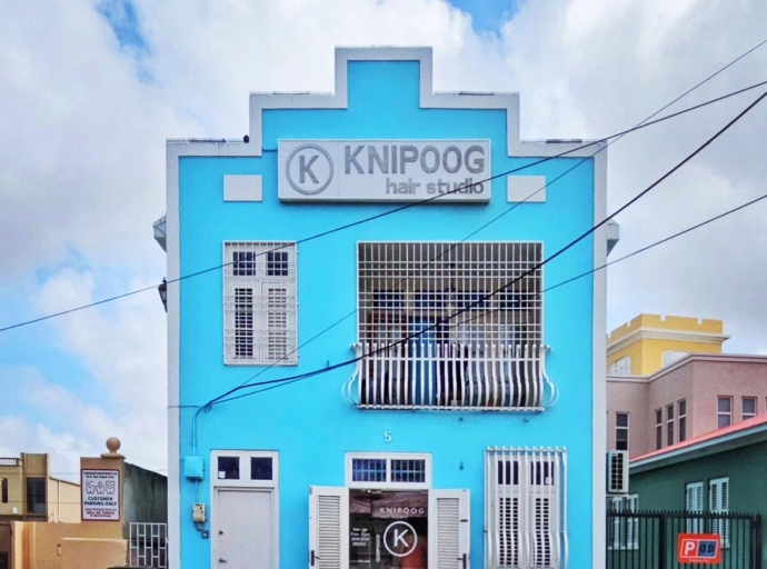 Competencia di fotografía di SMFA tin e color blauw di Aruba como protagonista